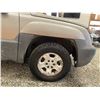 Image 25 : PARKSVILLE - 2003 CHEVROLET AVALANCHE GREY 266165 KMS - D122144
