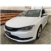 Image 3 : PARKSVILLE - 2015 CHRYSLER 200 WHITE 217115 KMS - B727855