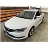 Image 4 : PARKSVILLE - 2015 CHRYSLER 200 WHITE 217115 KMS - B727855