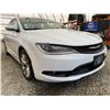 Image 8 : PARKSVILLE - 2015 CHRYSLER 200 WHITE 217115 KMS - B727855