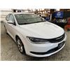 Image 9 : PARKSVILLE - 2015 CHRYSLER 200 WHITE 217115 KMS - B727855
