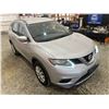 Image 10 : PARKSVILLE - 2015 NISSAN ROGUE SILVER 212360 KMS - D530983
