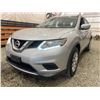 Image 2 : PARKSVILLE - 2015 NISSAN ROGUE SILVER 212360 KMS - D530983