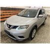 Image 3 : PARKSVILLE - 2015 NISSAN ROGUE SILVER 212360 KMS - D530983