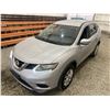 Image 4 : PARKSVILLE - 2015 NISSAN ROGUE SILVER 212360 KMS - D530983