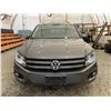Image 6 : PARKSVILLE - 2012 VOLKSWAGEN TIGUAN GRAY 113326 KMS - D092435