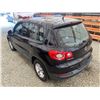 Image 22 : PARKSVILLE - 2009 VOLKSWAGEN TIGUAN BLACK 223600 KMS - B539194