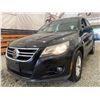 Image 2 : PARKSVILLE - 2009 VOLKSWAGEN TIGUAN BLACK 223600 KMS - B539194