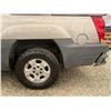 Image 29 : PARKSVILLE - 2003 CHEVROLET AVALANCHE GREY 266165 KMS - D122144