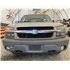 Image 5 : PARKSVILLE - 2003 CHEVROLET AVALANCHE GREY 266165 KMS - D122144