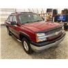 Image 9 : PARKSVILLE - 2004 CHEVROLET AVALANCHE RED 399361 KMS - D323046A