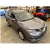 Image 10 : PARKSVILLE - 2016 NISSAN ROGUE GRAY 224911 KMS - B808130A