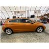 Image 11 : PARKSVILLE - 2017 CHEVROLET CRUZE ORANGE 204194 KMS - B562931