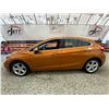 Image 23 : PARKSVILLE - 2017 CHEVROLET CRUZE ORANGE 204194 KMS - B562931