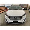 Image 6 : PARKSVILLE - 2017 HYUNDAI TUCSON WHITE 157381 KMS - D264955