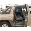 Image 40 : PARKSVILLE - 2003 CHEVROLET AVALANCHE GREY 266165 KMS - D122144
