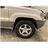 Image 25 : PARKSVILLE - 1999 JEEP GRAND CHEROKEE WHITE 246864 KMS - P575025