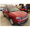 Image 9 : PARKSVILLE - 2017 JEEP COMPASS RED 130713 KMS - B205410