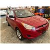 Image 9 : PARKSVILLE - 2011 HYUNDAI TUCSON RED 113914 KMS - P281469