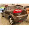 Image 20 : PARKSVILLE - 2013 KIA RIO BROWN 194761 KMS - J790002