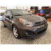 Image 8 : PARKSVILLE - 2013 KIA RIO BROWN 194761 KMS - J790002