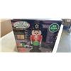 Image 2 : AIRBLOWN INFLATABLE LUXE NUTCRACKER - 8 FT