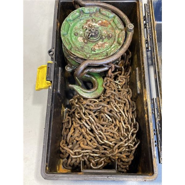 BLOCK AND TACKLE PULLEY IN PLASTIC TOOL BOX