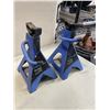 Image 2 : TROLLEY JACK WITH HANDLE AND 2 PAIR OF JACK STANDS