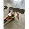 Image 3 : BUNDLE OF GARDEN TOOLS AND SUPPORT BAR