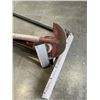 Image 4 : BUNDLE OF GARDEN TOOLS AND SUPPORT BAR