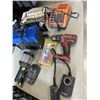 Image 2 : CRATE OF ASSORTED TOOLS AND PAINT SPRAYER