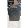 Image 3 : VINTAGE METAL MILITARY STYLE GAS TANK