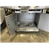 Image 4 : PRESIDENTS CHOICE STAINLESS STEEL PROPANE BBQ WITH SIDE BURNER