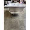 Image 2 : WHIRLPOOL BATH TUB AND WHIRLPOOL BATH PUMP MODEL WCA75