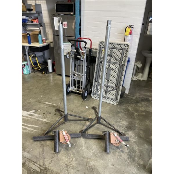 PAIR OF METAL CAMPER JACKS