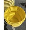 Image 5 : 2 YELLOW PLASTIC DRUMS. 400 LITRE CAPACITY EACH