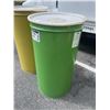 Image 3 : 2 FOODGRADE METAL DRUMS. 200 LITRE CAPACITY EACH