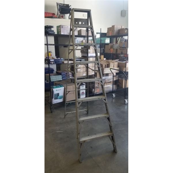 8 FOOT ALUMINUM A FRAME LADDER