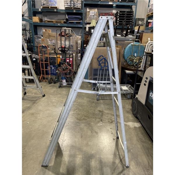 ALUMINUM A-FRAME LADDER 6FT