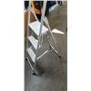 Image 2 : METAL 3 STEP LADDER