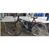 Image 1 : BLACK SCHWINN BIKE
