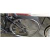 Image 2 : BLACK SCHWINN BIKE