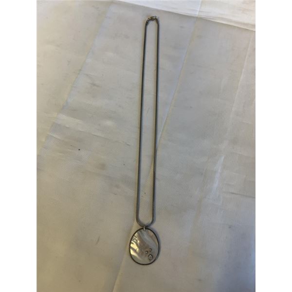 VINTAGE SILVER W/ MOTHER OF PEARL PENDANT W/ CHAIN NECKLACE