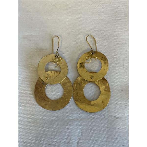 PAIR OF HAND HAMMERED GOLD EARRINGS
