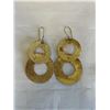 Image 1 : PAIR OF HAND HAMMERED GOLD EARRINGS