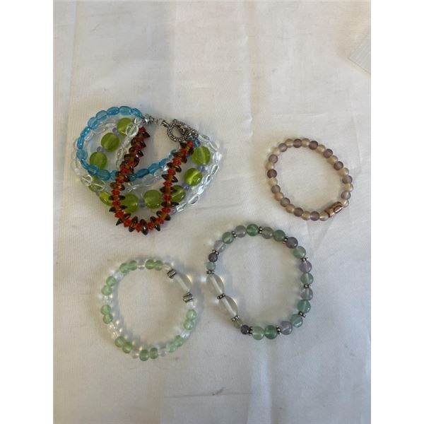 3 VINTAGE STONE BEADS BRACELETS AND 4 STRAND BEADS BRACELET