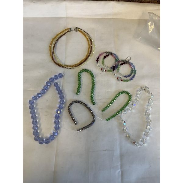 LOT OF CRYSTAL BEADS JEWELRY