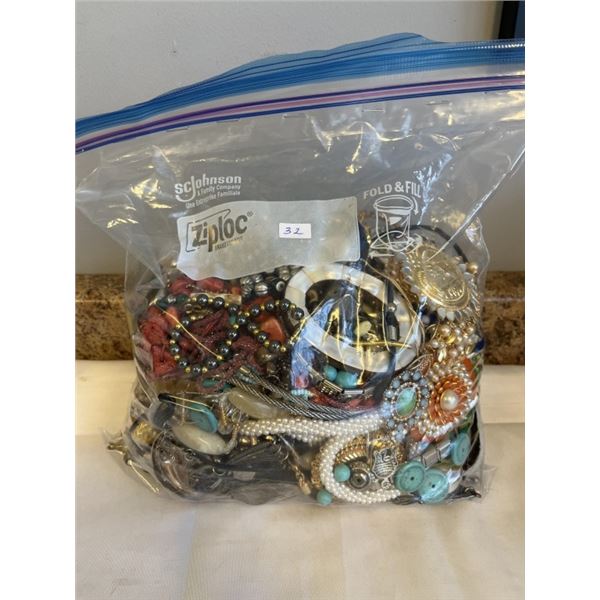 LARGE BAG OF VINTAGE JEWELRY AND PARTS