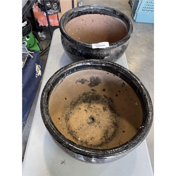 PAIR OF PORCELAIN PLANTER POTS 18" DIAMETER