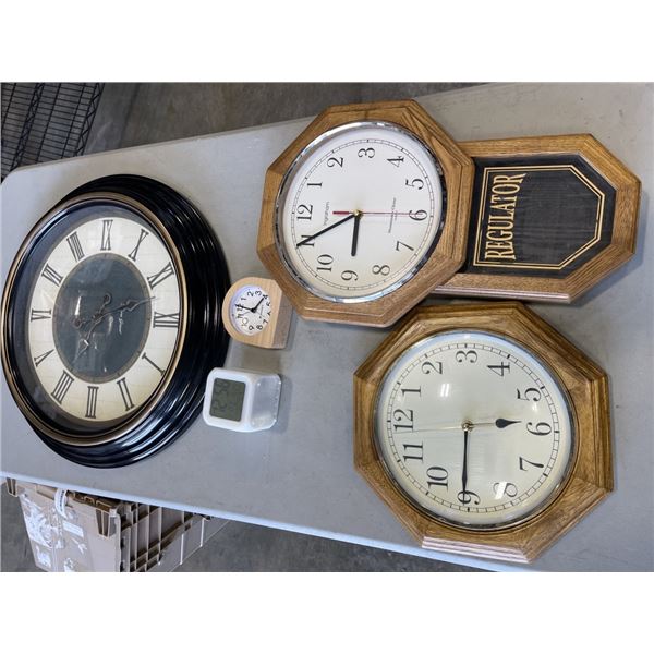 TOTE OF ASSORTED VINTAGE WALL CLOCKS